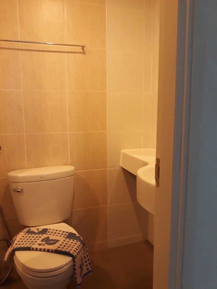 Chateau Elysee Near Airport SM 3