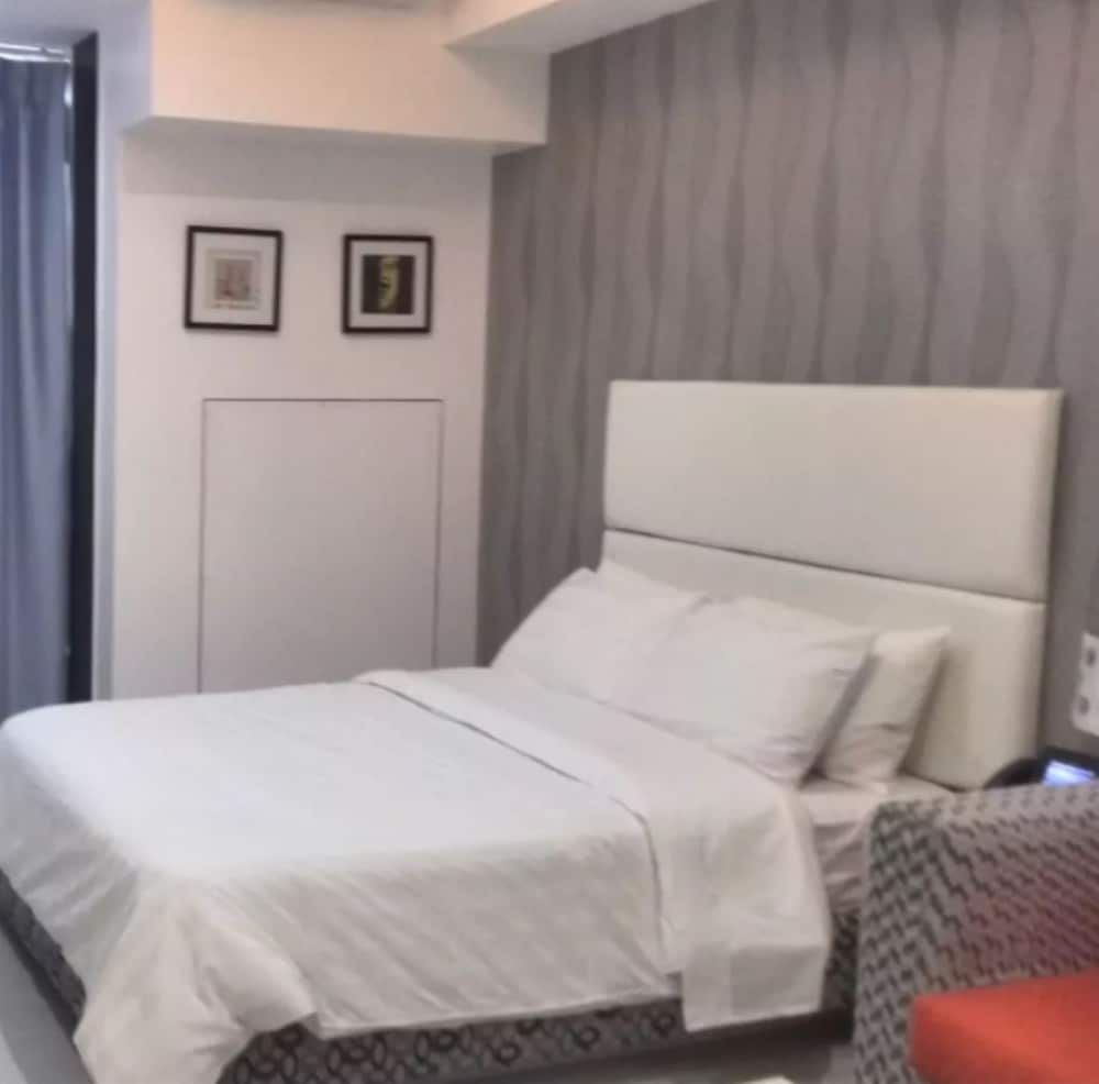 Chateau Elysee Near Airport SM 2