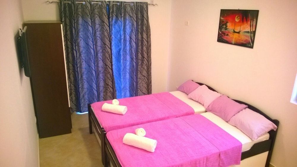 Apartments 4 Sailors 3