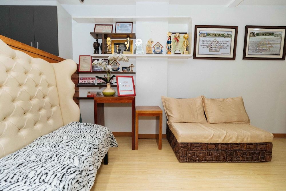 RedDoorz near Mckinley Hill Taguig 2