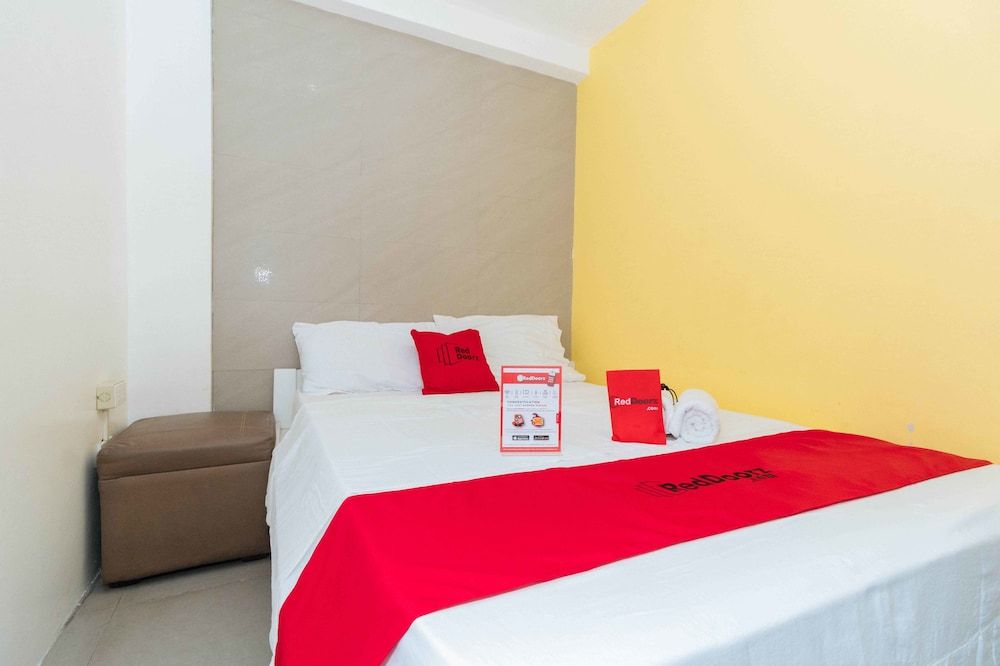 RedDoorz near Mckinley Hill Taguig 1