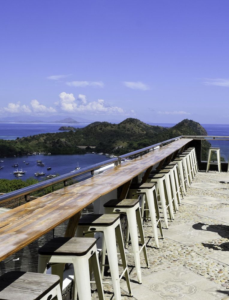 La Cecile Hotel and Cafe 3 estrellas en Labuan Bajo