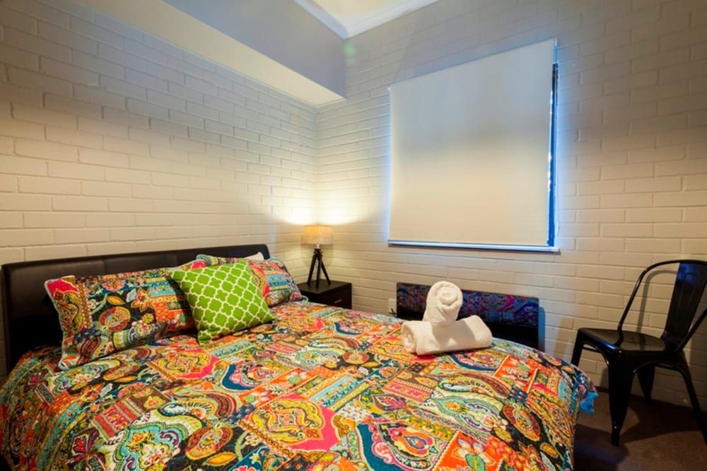 Summit 9 - Modern and stylish newly renovated apartment 2