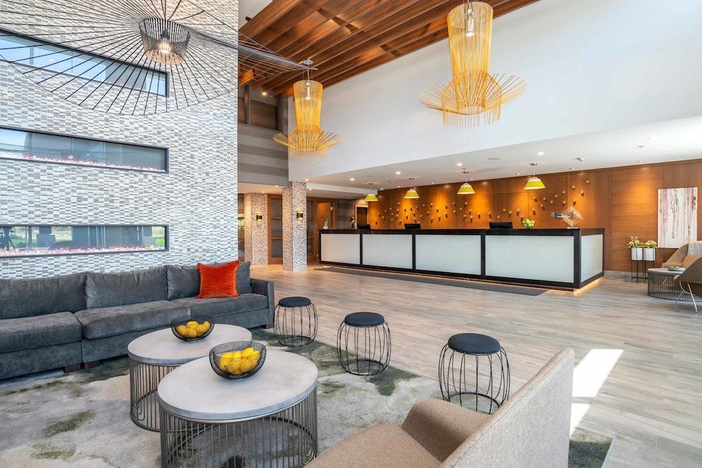 Sandman Hotel Hamilton 2