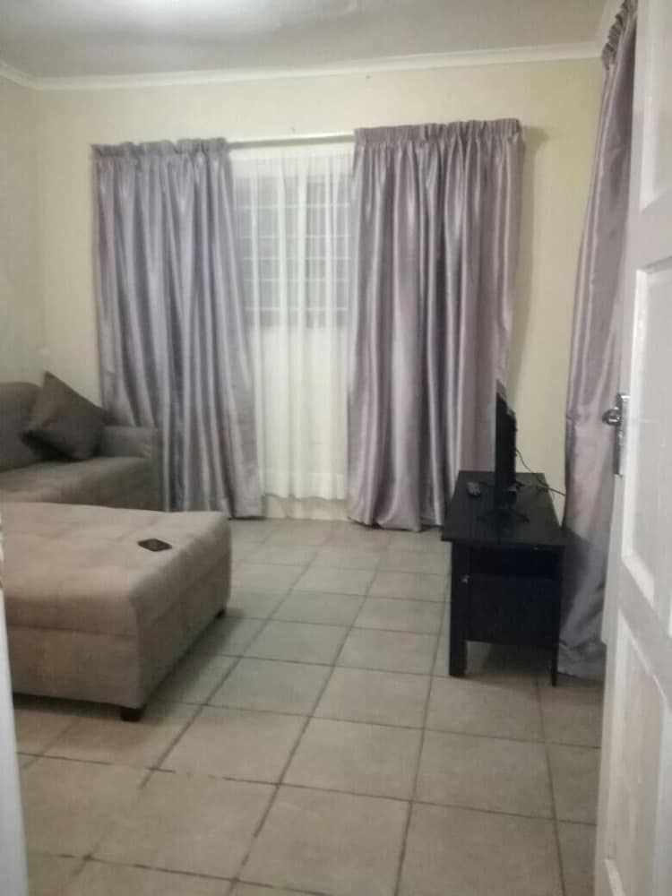 Cedar Wood Guest Lodge 3