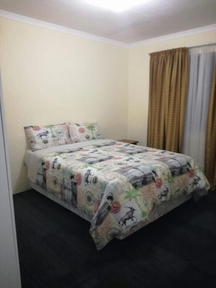 Cedar Wood Guest Lodge 2