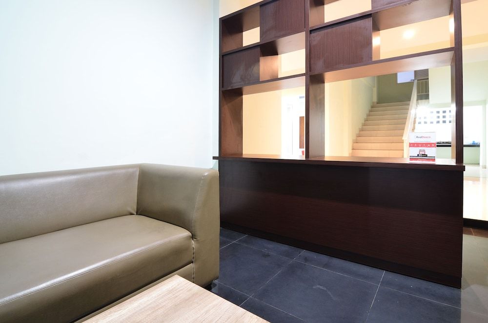 RedDoorz near Museum Keraton Surakarta 2