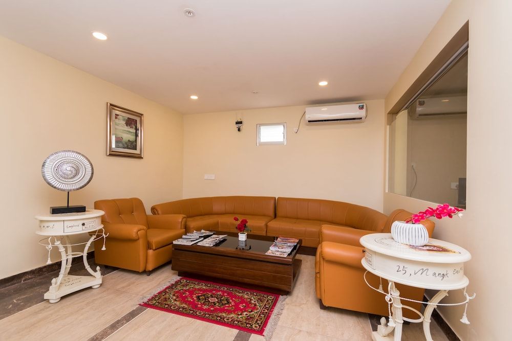 OYO 9202 Hotel Central Courtyard 3