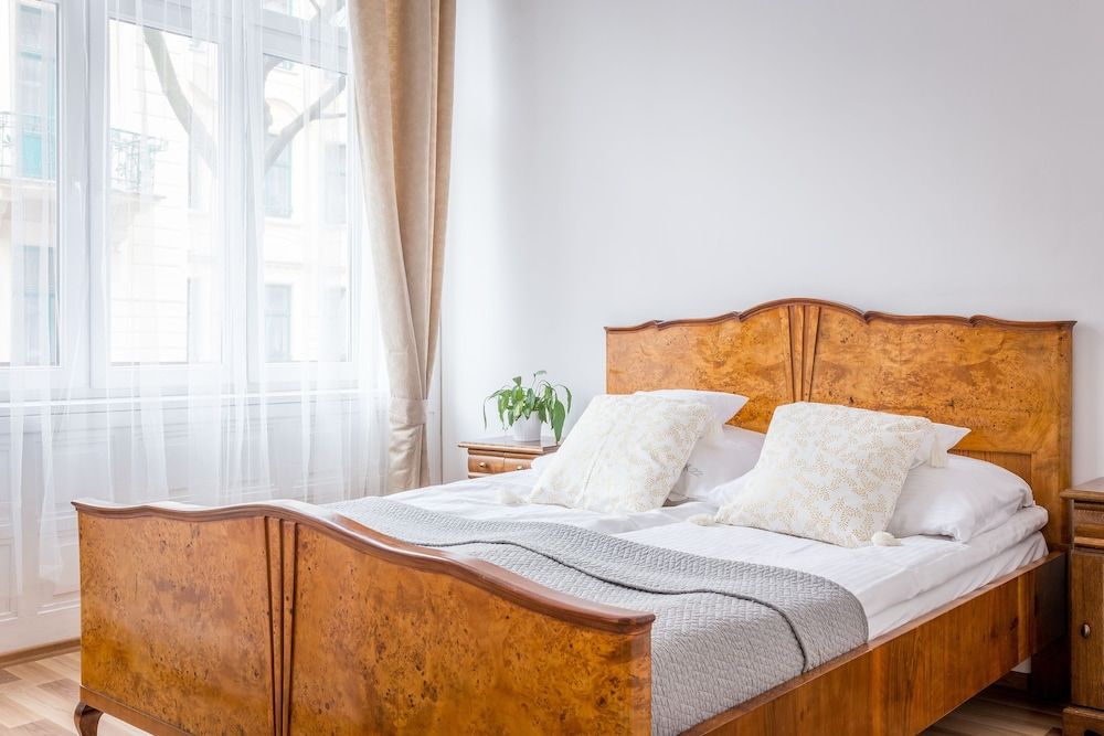 Fragola Budget Rooms & Apartments 1