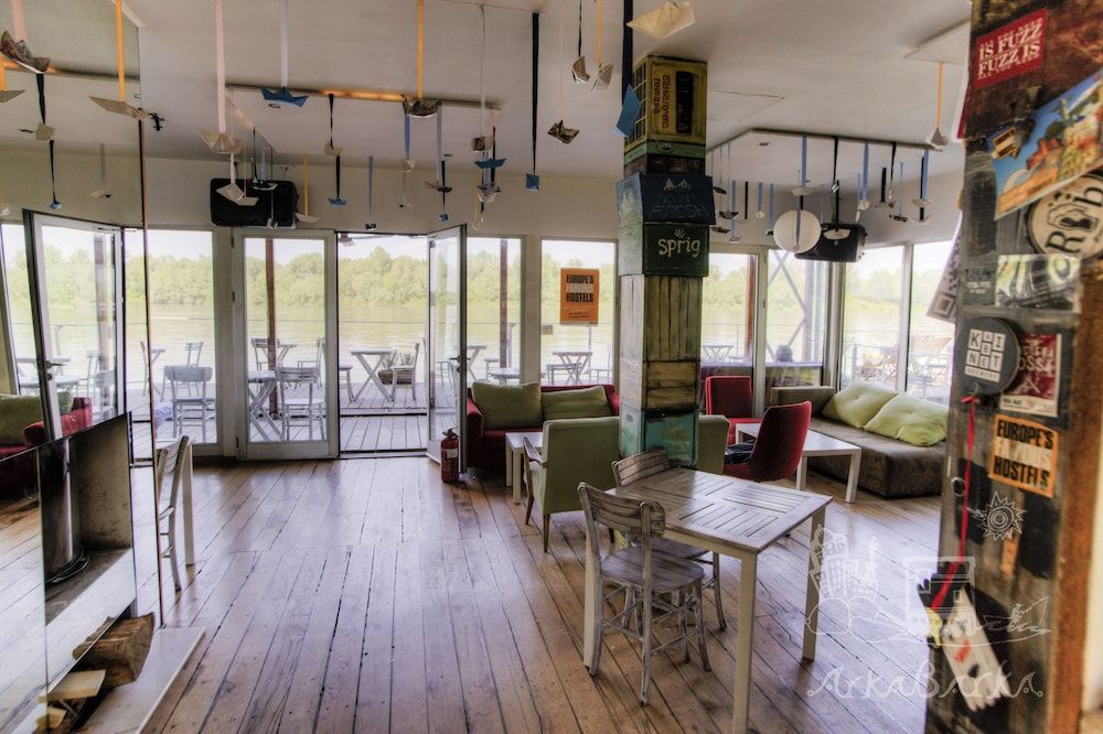 ArkaBarka Floating Hostel and Apartments 2