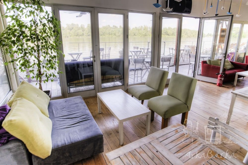 ArkaBarka Floating Hostel and Apartments 3