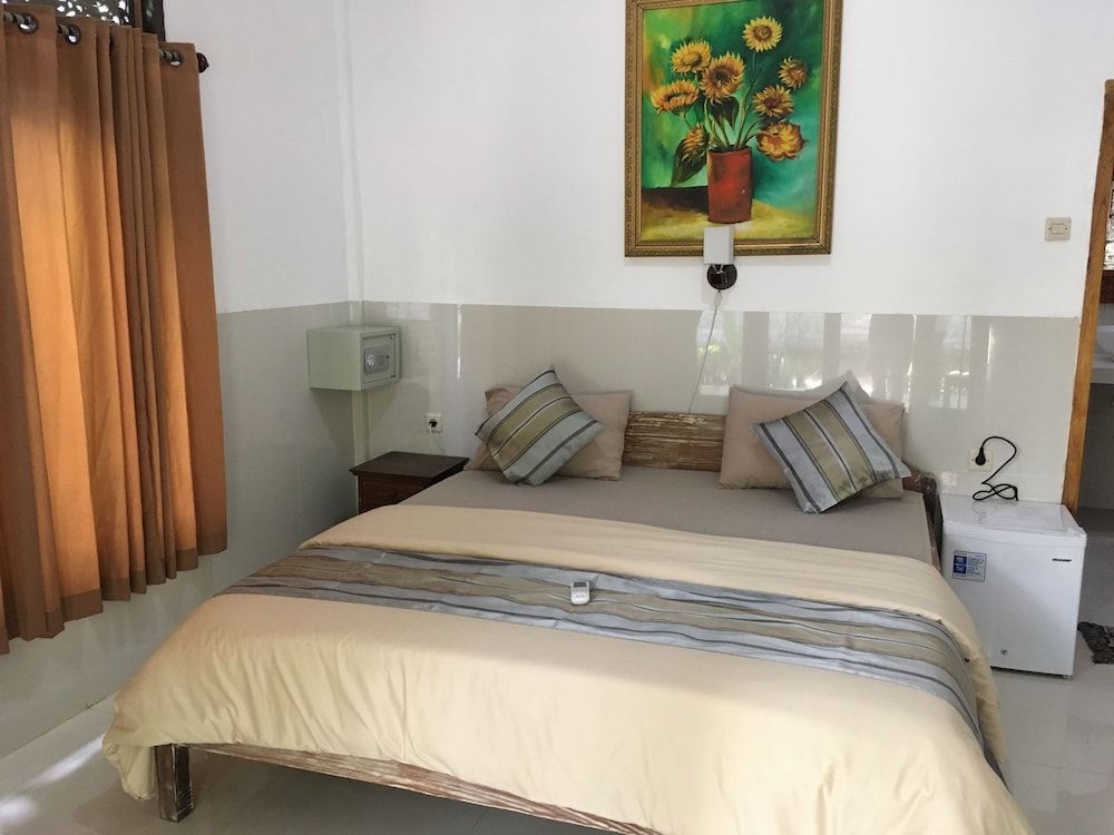 Warna Beach Hotel 3 Warna Beach Hotel 3