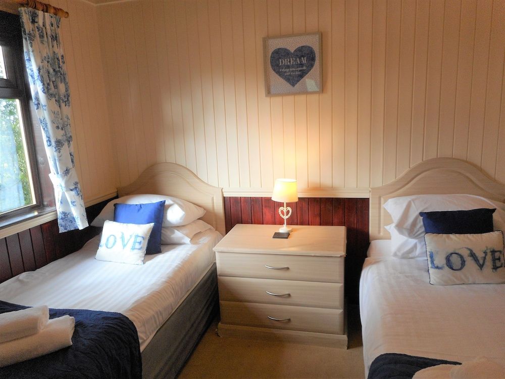 Birch Lodge 13 with Hot Tub 2