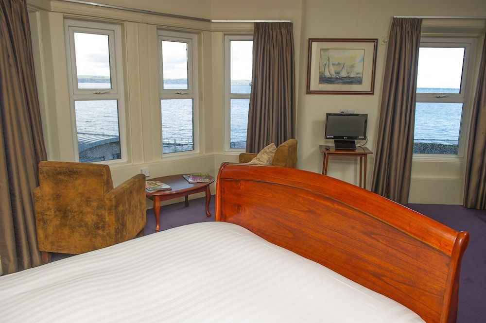 The Salty Dog Hotel & Bistro 3