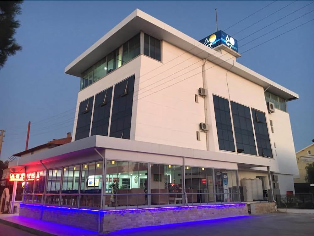 AGZ Hotel 3 estrelas em Dikili