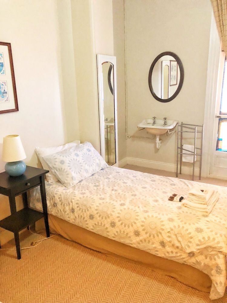 Victoria and Albert Guesthouse 3