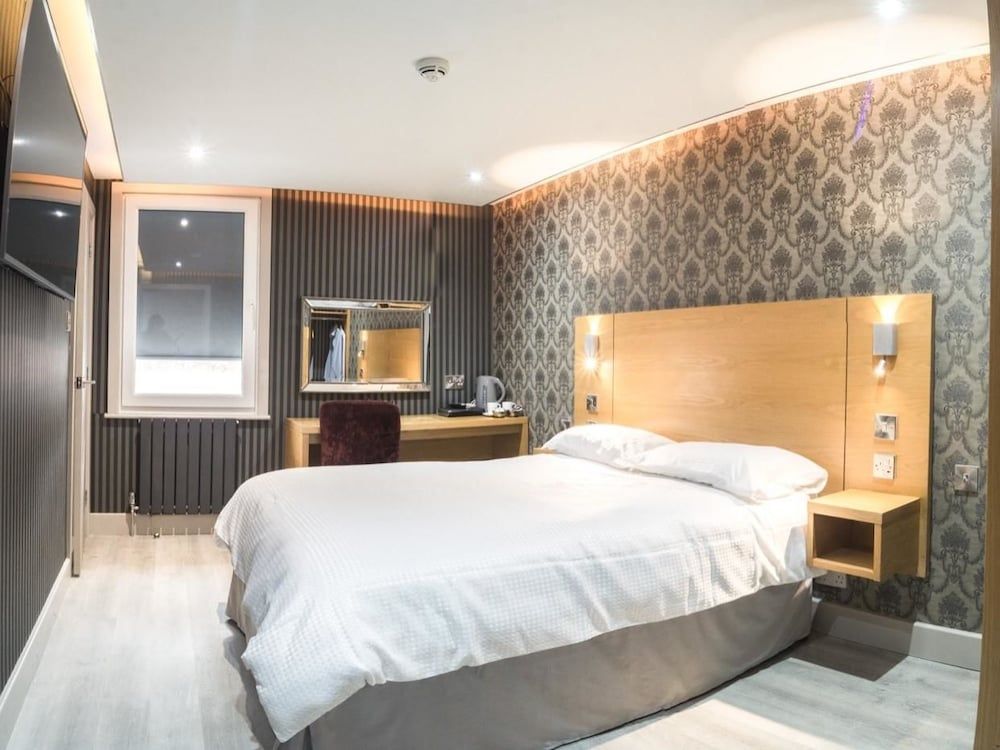 Quayside Hotel & Bar