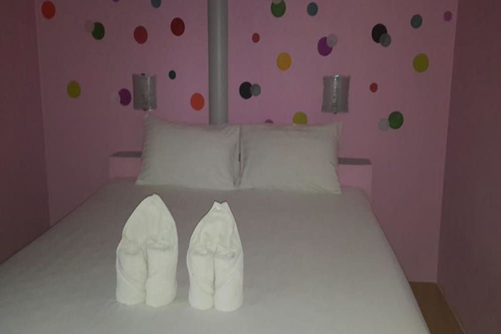 Sports Bar & Resort 3