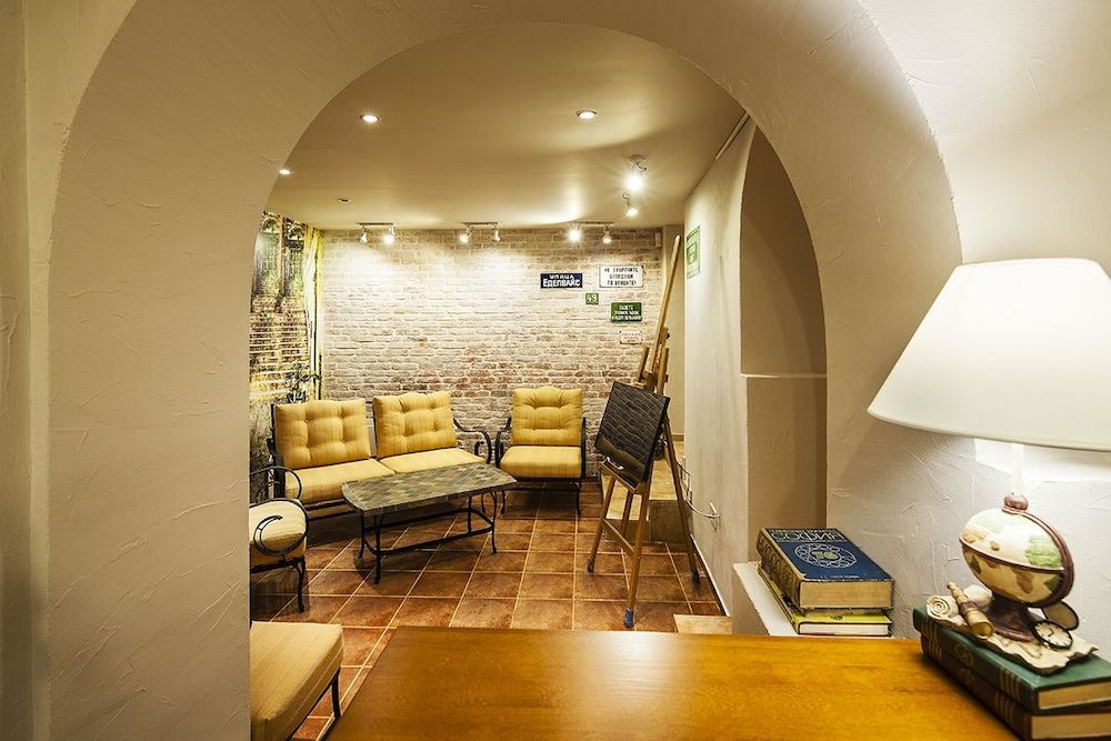 5 Vintage Guest House 3