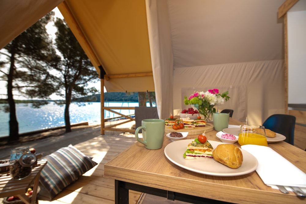 Arena One 99 Glamping 1