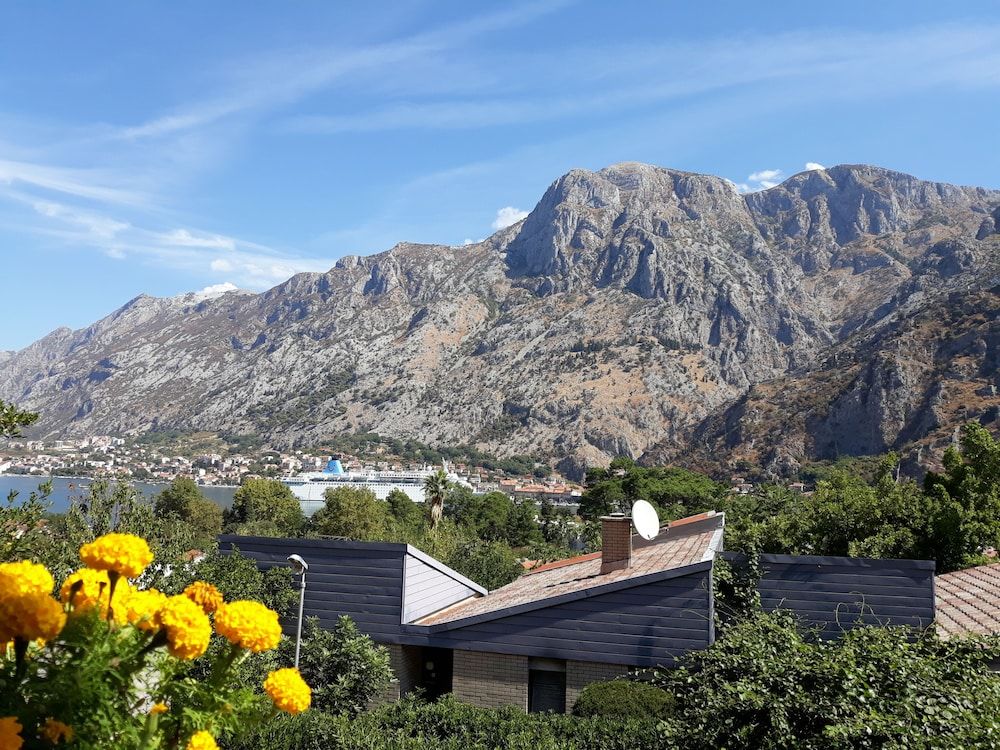 Maritimo Apartments 3 estrelas em Kotor