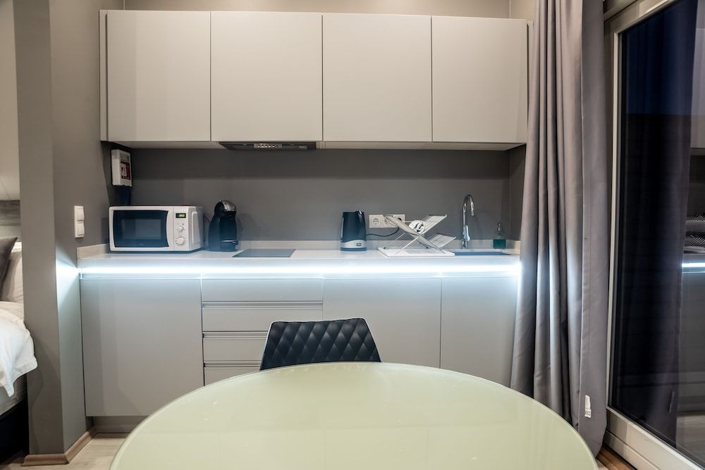 Black Beach Suites 2