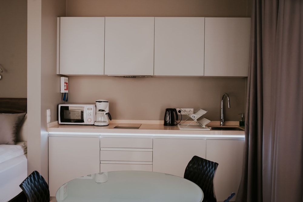 Black Beach Suites 3