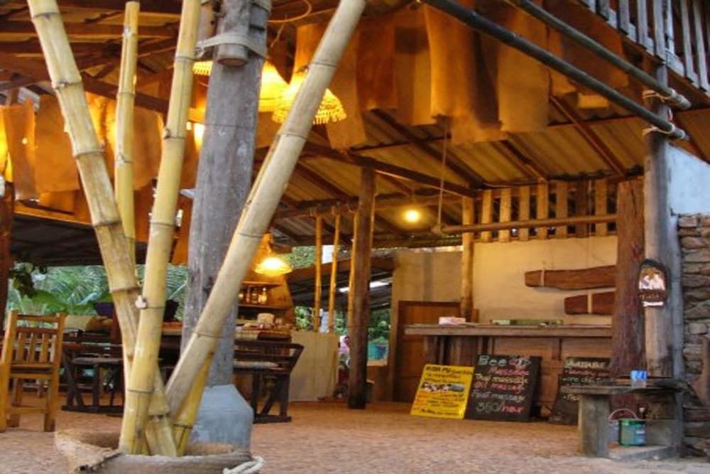 Bonhomie Beach Cottages 2