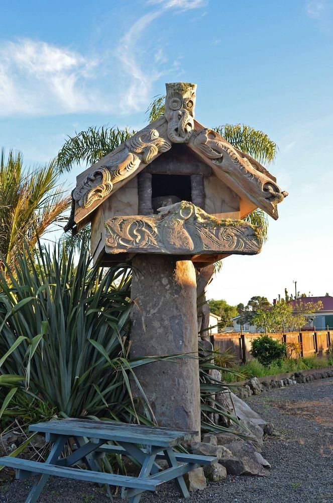 Beachcomber Lodge & Backpacker