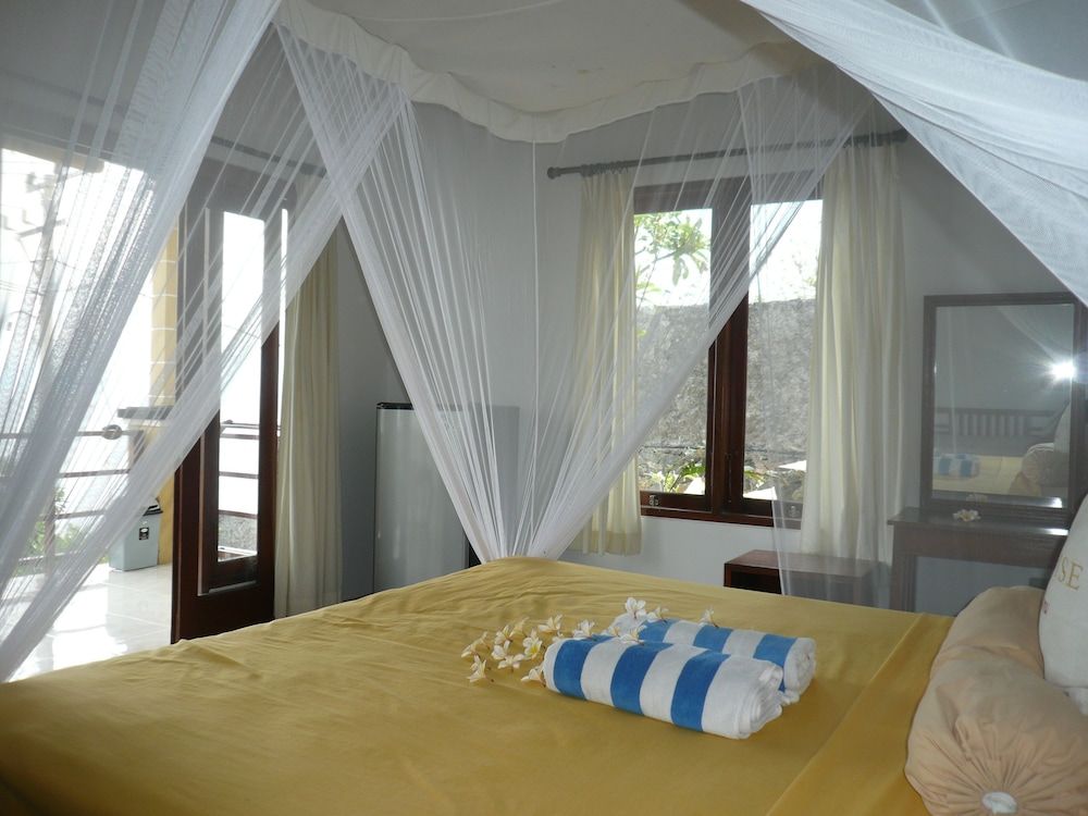 Paradise Bungalows 3