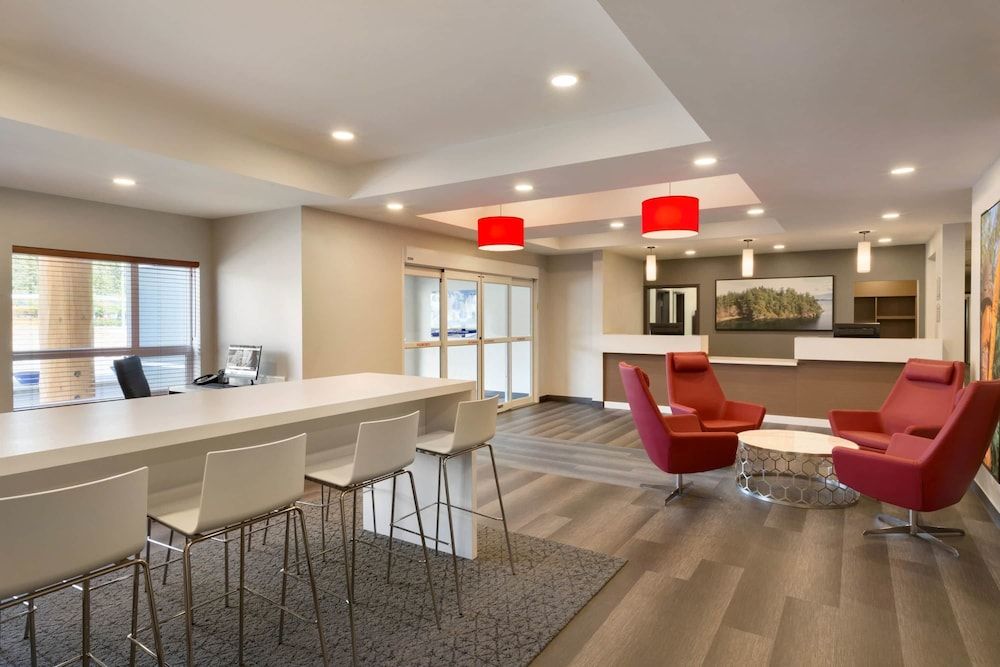 Microtel Inn & Suites by Wyndham Oyster Bay 2