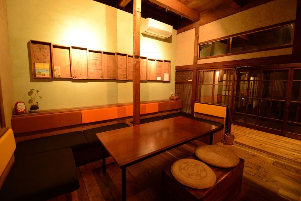 Taketa station hostel cue 3