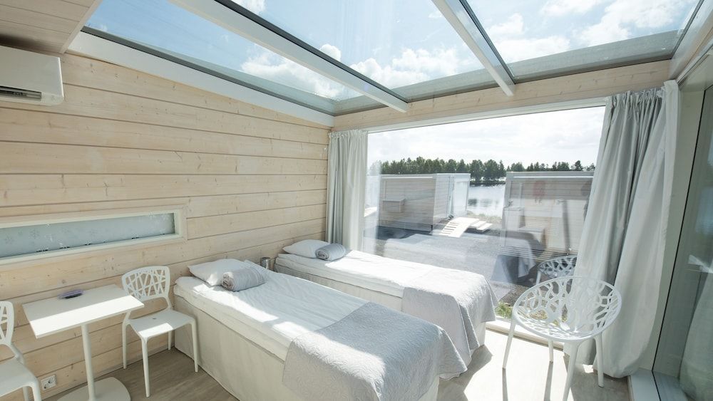 Seaside Glass Villa 3