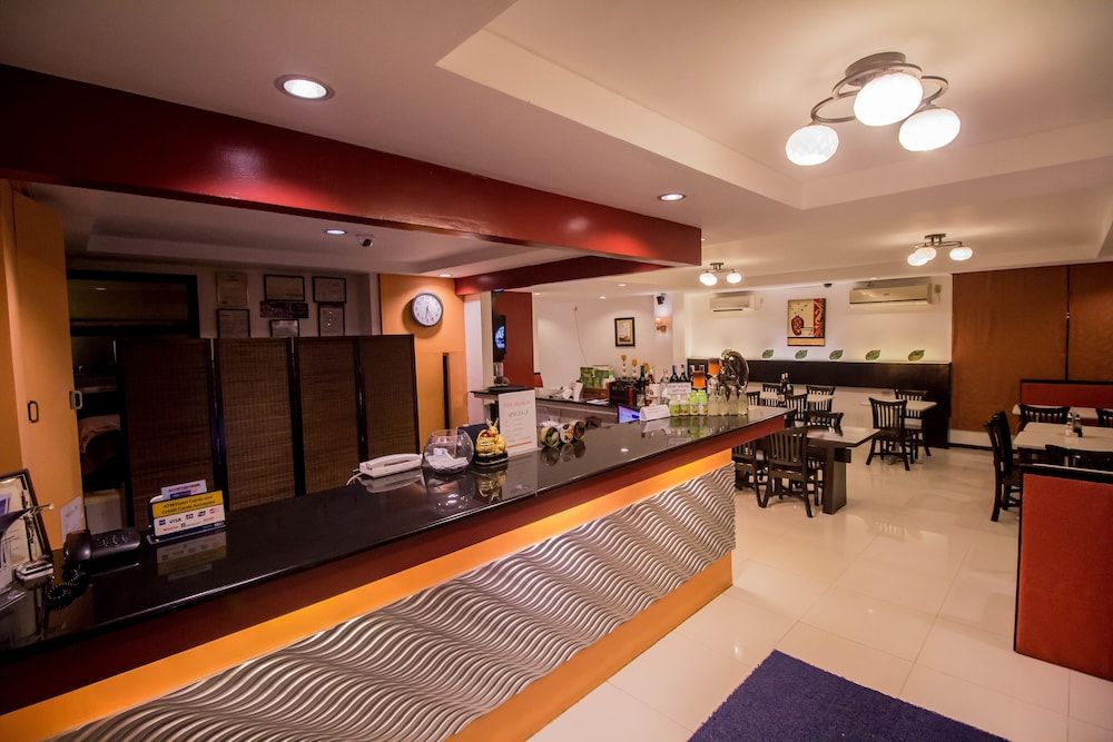 The Red Palm Suites and Restaurant 2