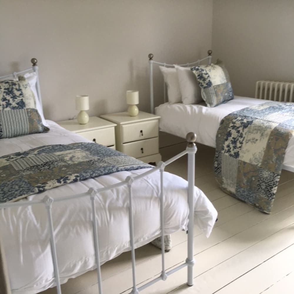 The White House Wells 2 Park View