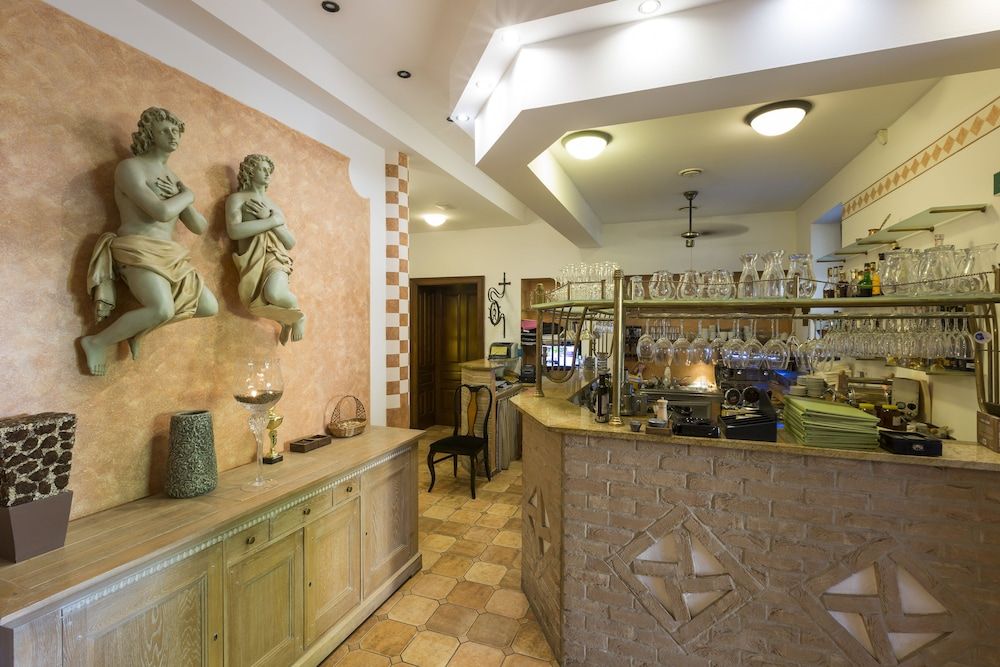 Villa Rosa Restaurant & Pension 2