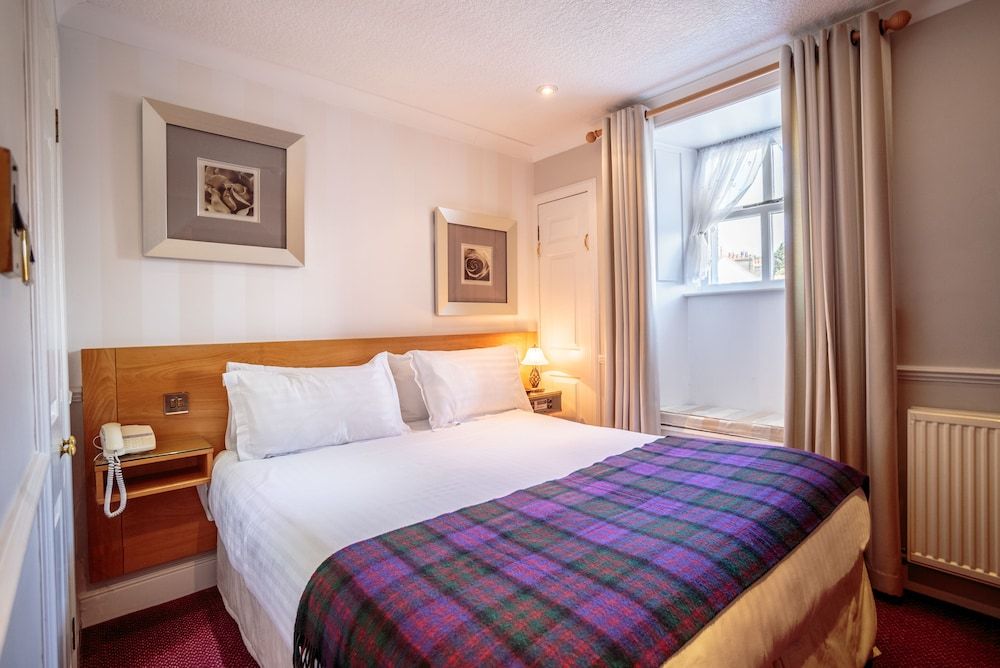 The Waterfront Hotel & Bistro 3