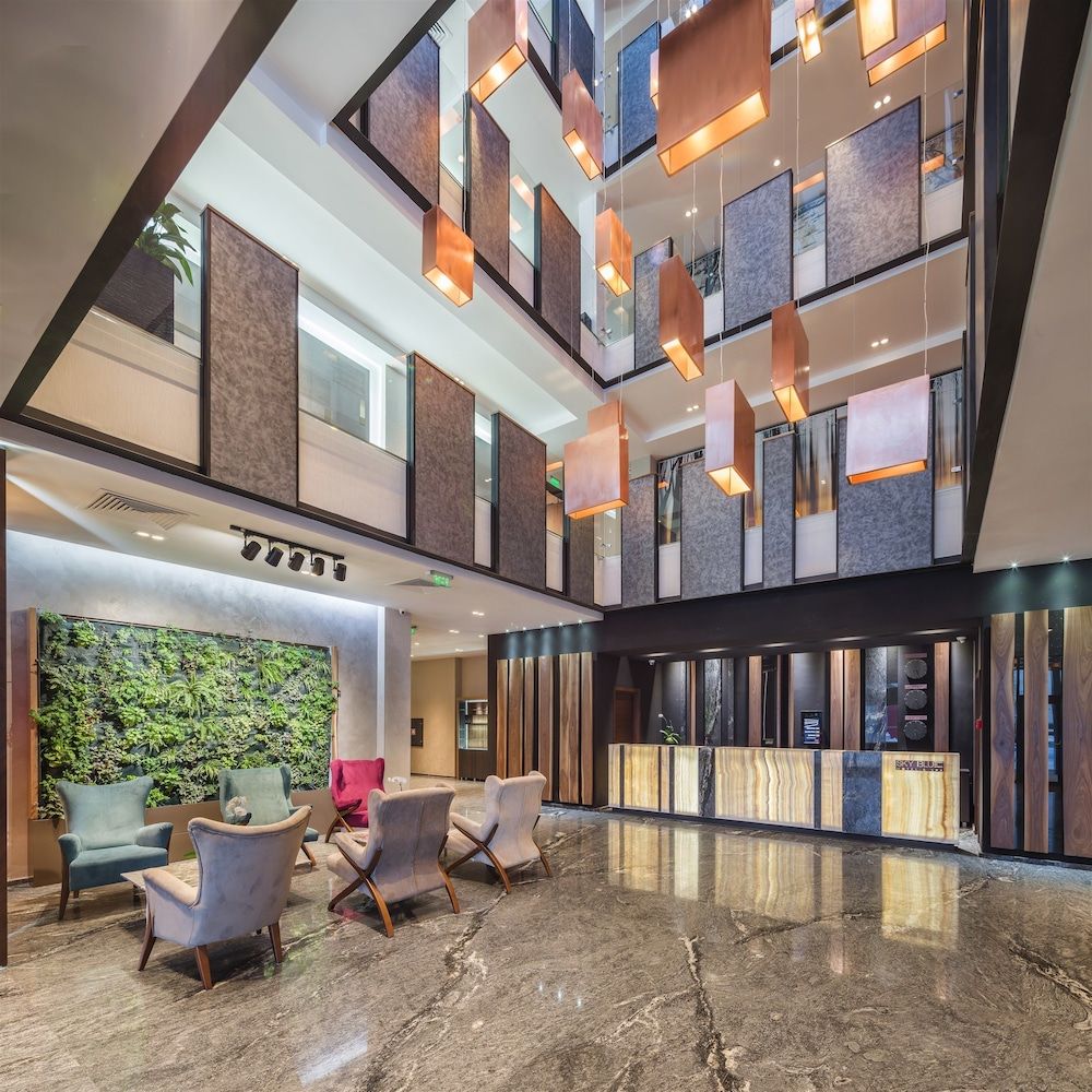 Sky Blue Hotel & Spa 3