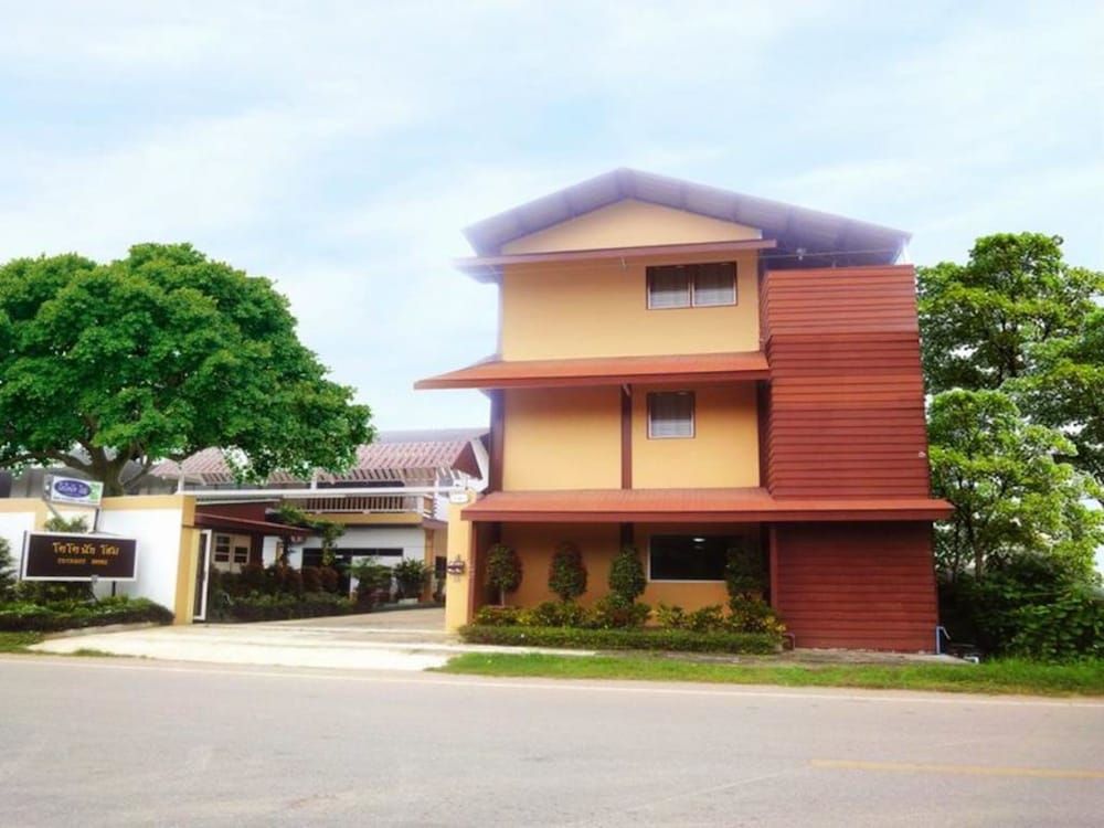 Coconut Home Resort 3 estrelas em Bang Khon Thi