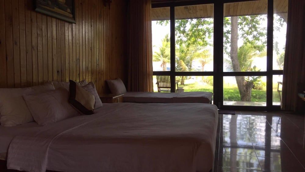 Tan Son Nhat Con Dao Resort 2