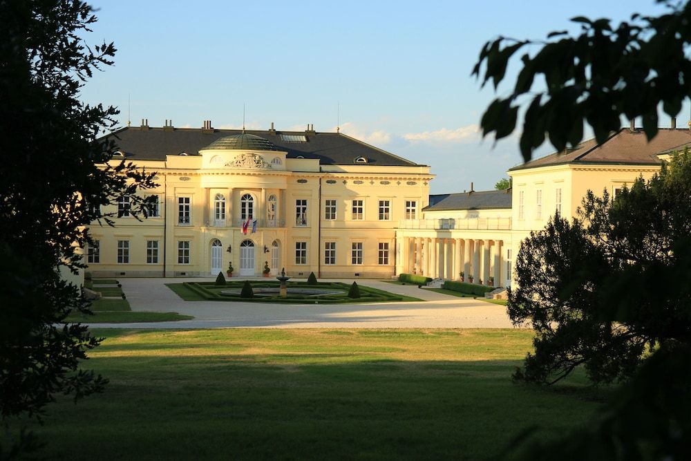 Károlyi Kastély Hotel & Restaurant