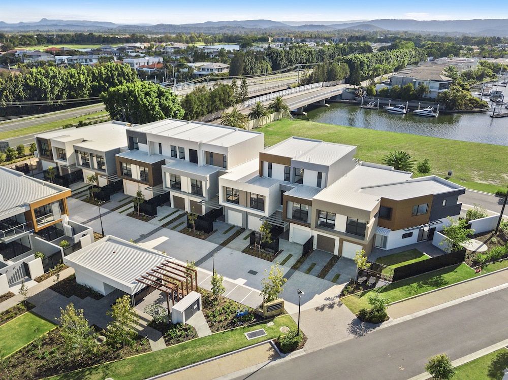 The Peninsula at Hope Island 1