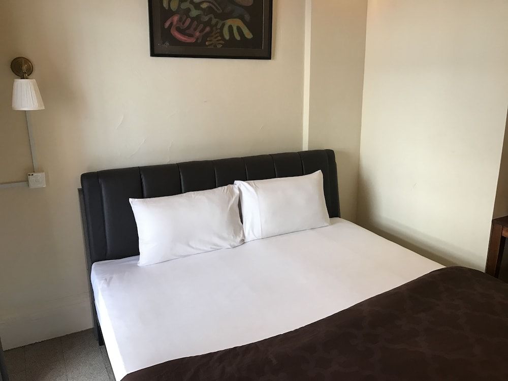 Grocers Inn Backpackers 3