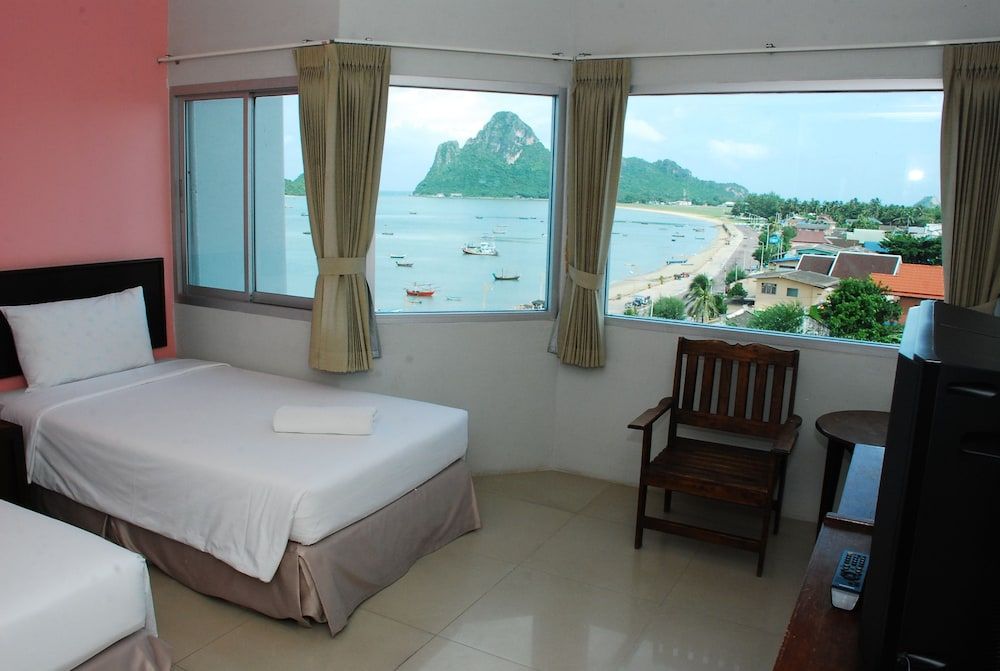 Prachuap Beach Hotel 1