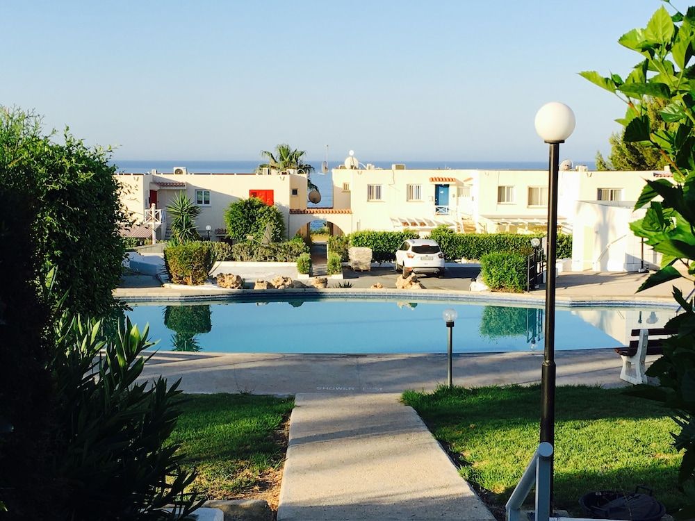 Townhouse Coral Bay Village -1 estrellas en Peyia