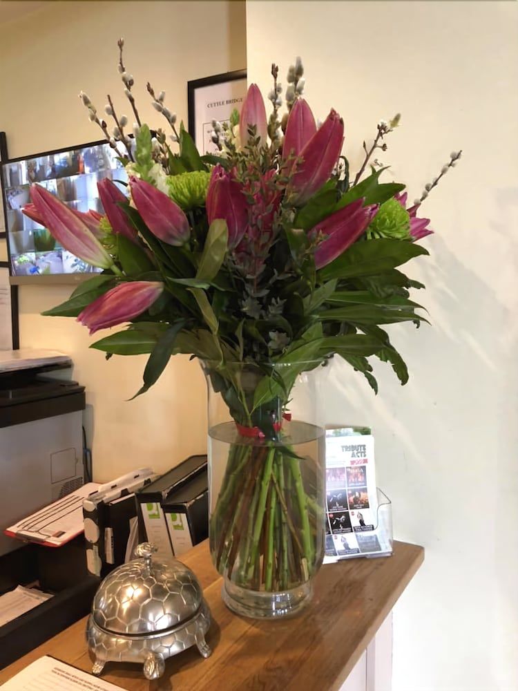 Cuttle Bridge Inn Hotel 3