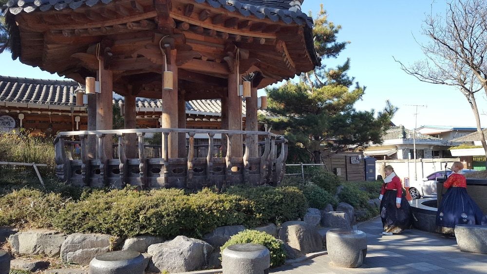 Beautiful House Hanok Stay 2