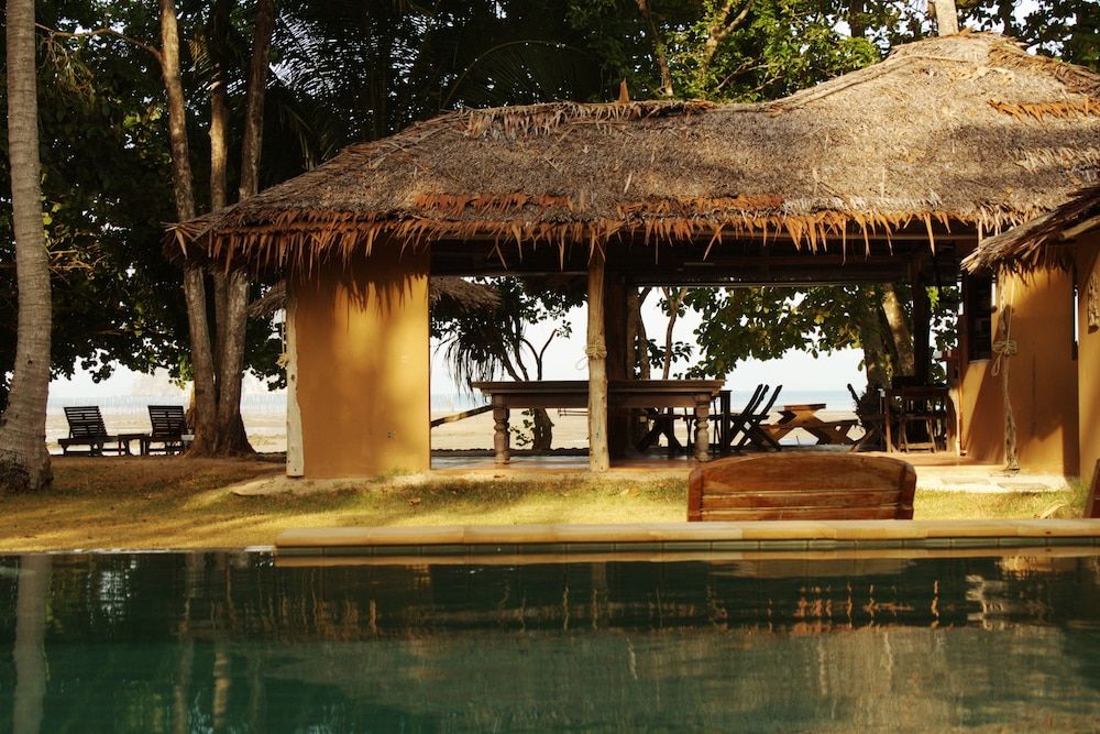 Melina's Beach Front Bungalow 1