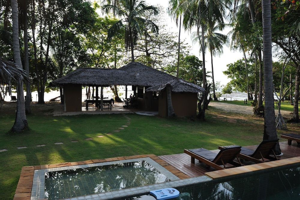 Melina's Beach Front Bungalow 2