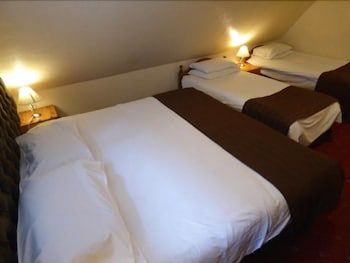 The Roundabout Hotel 2